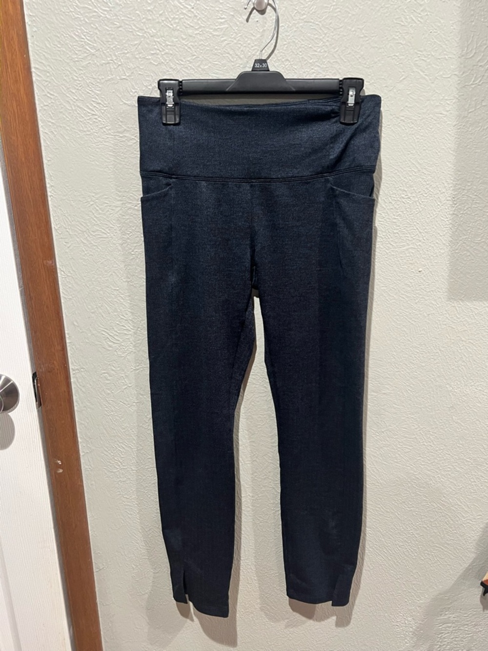 Athleta Navy-Black High Waist Leggings with Ankle Slits Size Small Like New EUC